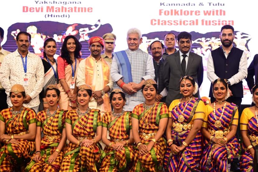 jkltgovernormanojsinhaattendssanskritimahotsavwelcomesartistsfromkarnataka