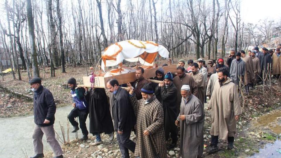 muslimneighboursperformlastritesofkashmiripanditmaninjammukashmir