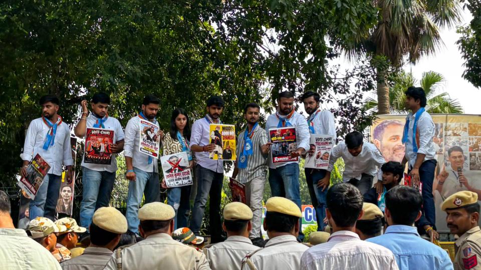 NSUI Marches to EC Over Vote Chori, Backs Rahul Claims