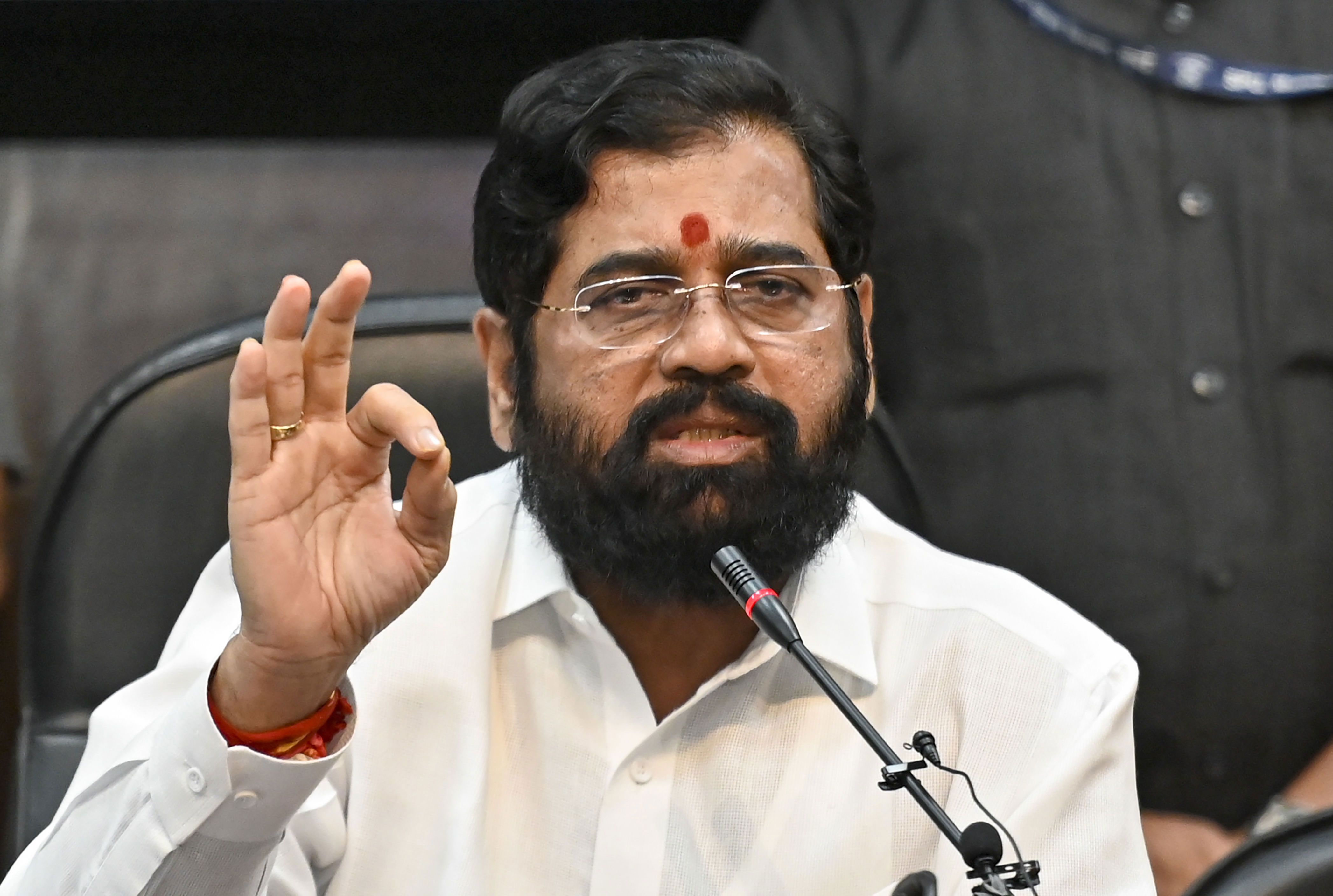maharashtracmurgesgovtemployeestowithdrawtheirstrikeasgovtisreadytodiscussalltheirdemands