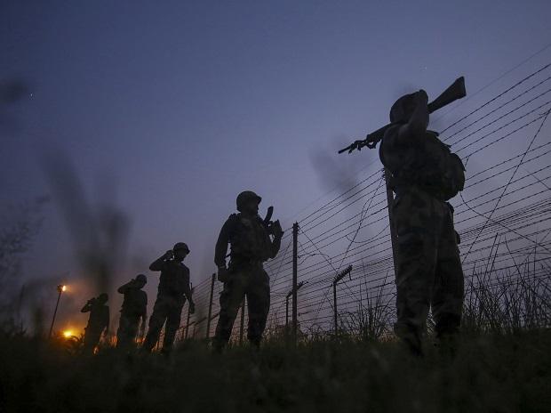 bangladeshisattackindianborderoutpost;1bsfjawaninjured