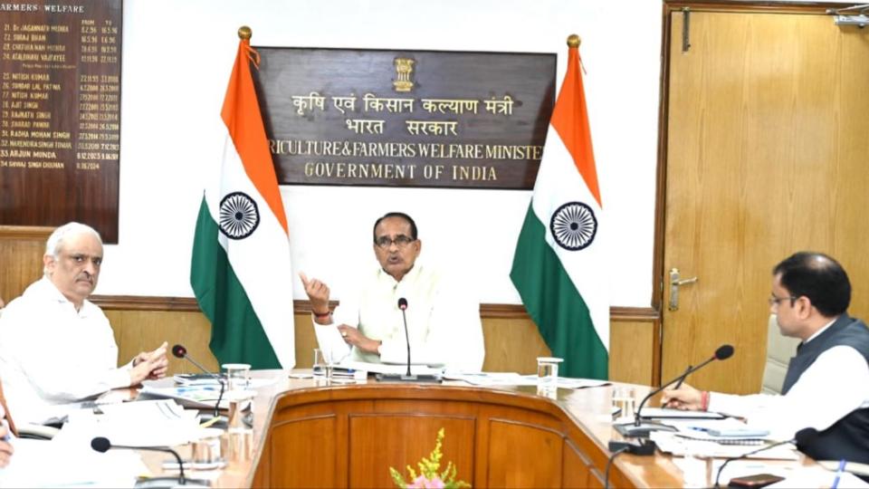 Shivraj Singh Chouhan Holds Review Meeting On Farmers’ Grievances