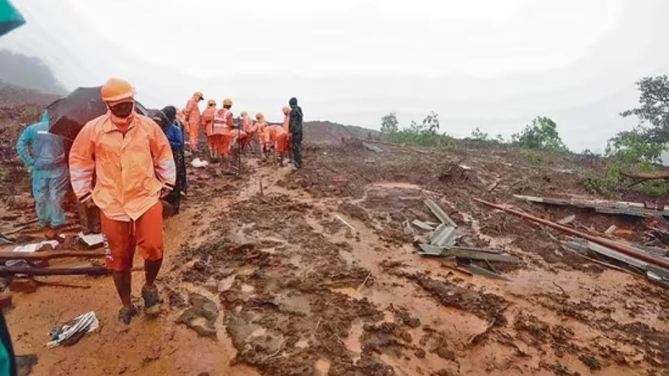 tamilnadudisasterrescueteamrescues10peopletrappedinlandslide