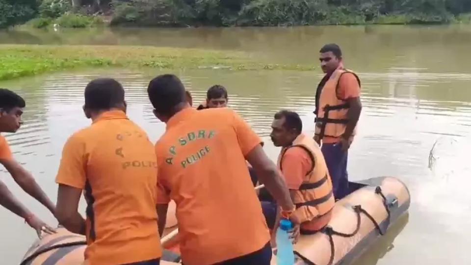17-year-old Girl Jumps into Buckingham Canal, Search Underway