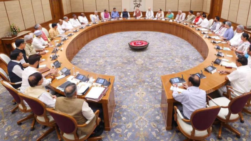 Cabinet approves draft bill for stricter punishments in paper leak cases