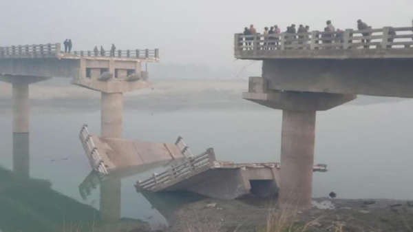 bridgebuiltatacostofrs13crorescollapsesbeforeinaugurationinbegusaraibihar: