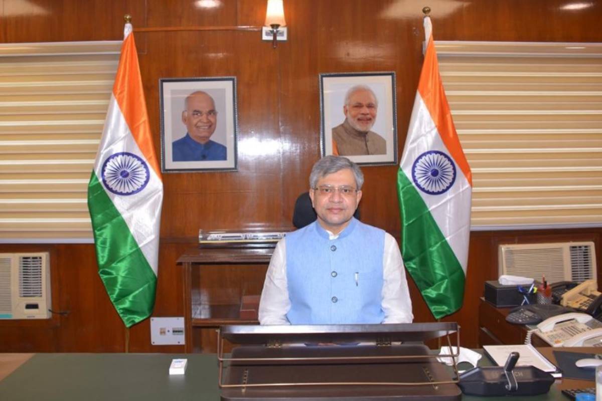 railwayministerashwinivaishnawlaunchesstartupsforrailwaysinnewdelhi