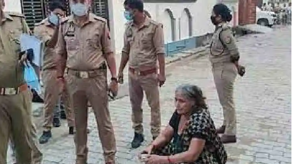 elderlywomanfoundlivingwithgrandson’sbodyfor10daysinuttarpradesh