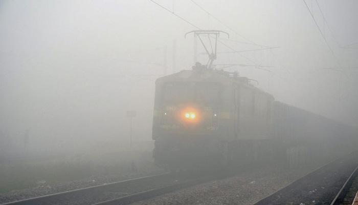 delhismog:25trainsdelayed12rescheduledduetopoorvisibility