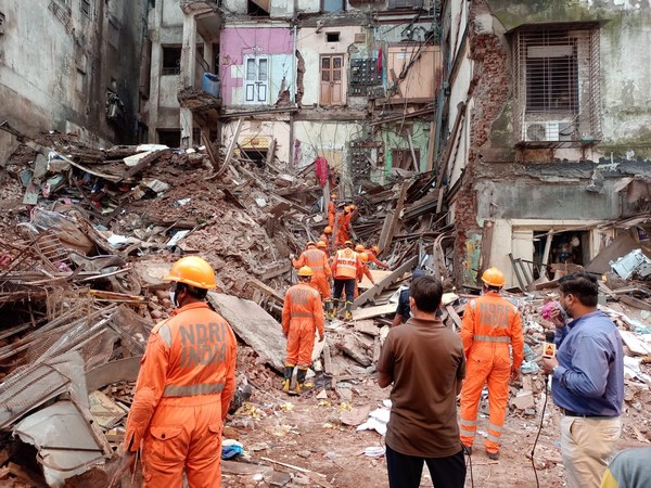 fiverescuedafterhousecollapseindelhi