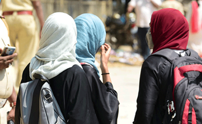 karnatakahijabban:girlsmovescforpermissiontotakeexaminheadscarf