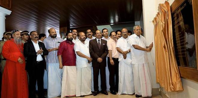 keralacmpinarayivijayaninauguratesrenovateddomesticterminalatkochiairport