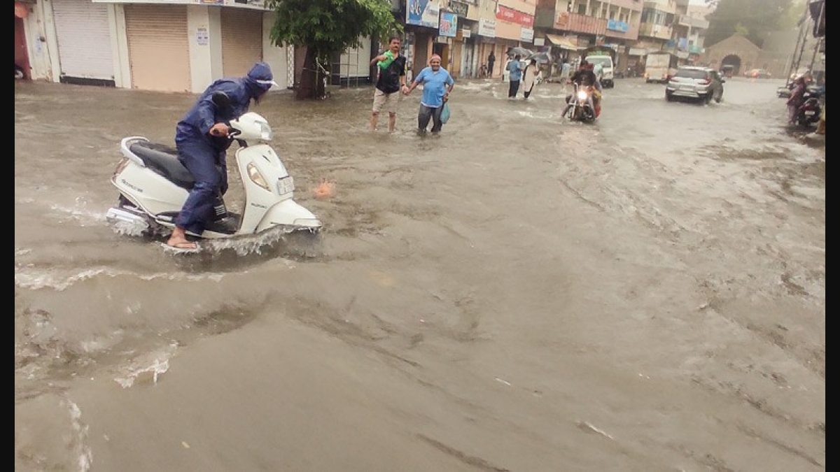 gujaratcmbhupendrapatelreviewedthefloodsituationinthestate