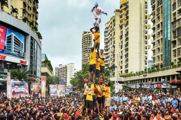 Maharashtra: Govt announces insurance coverage for Govindas of Dahi Handi
