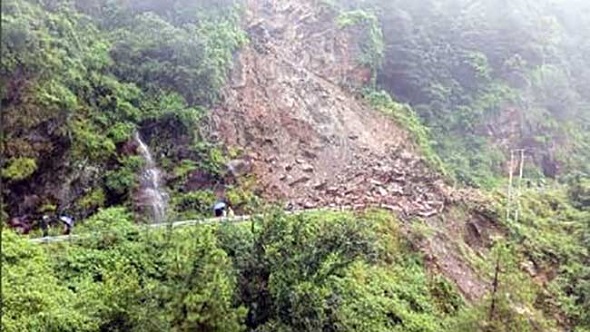 landslidesflashfloodsinhimachalclaim16liveswith8missingrescueoperationisunderway