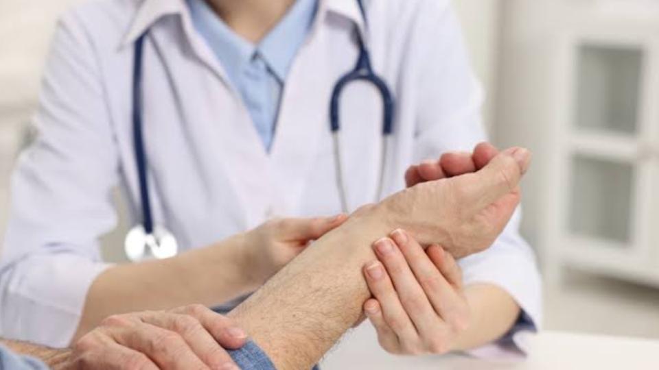 Junior Doctors Temporarily Call Off Strike in Andhra Pradesh