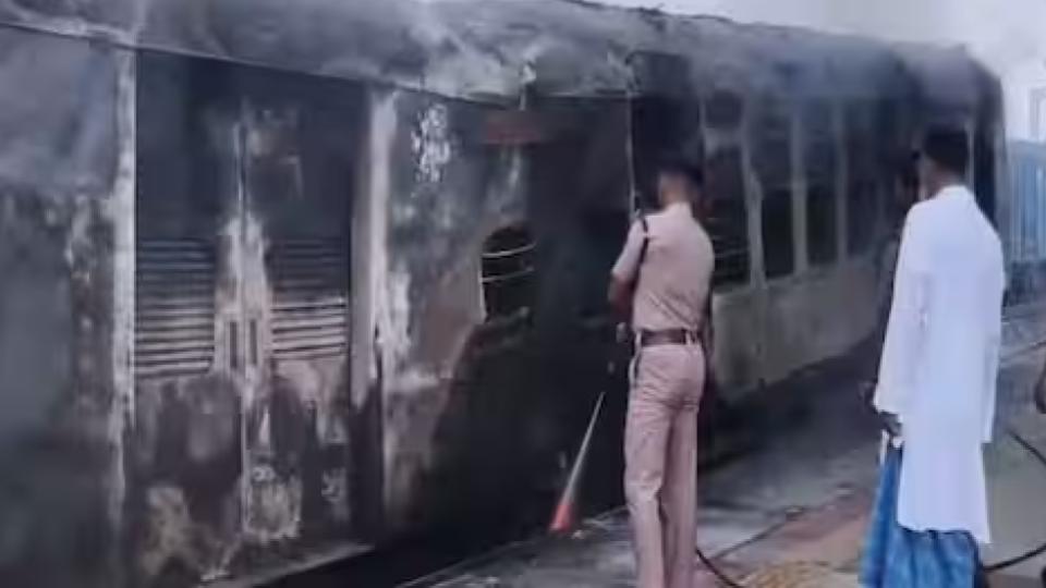 Fire breaks out on Samastipur-Saharsa Passenger train in Bihar