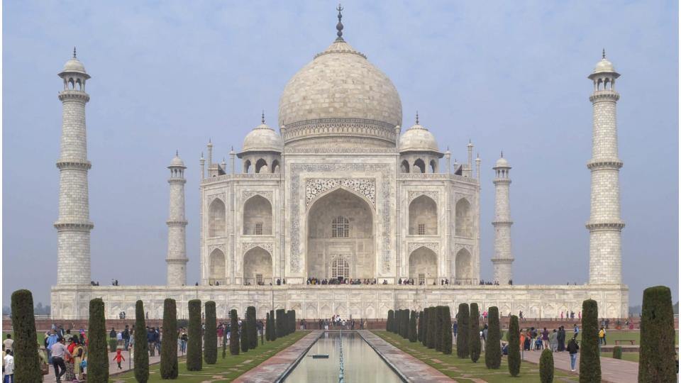 tajmahaltopsearningasimonumentthroughticketsales