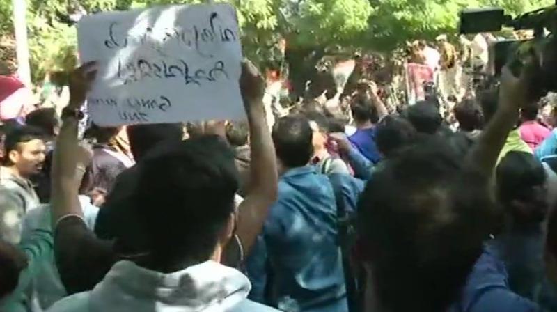 jnustudentsstartprotestmarchstoppedbypolice