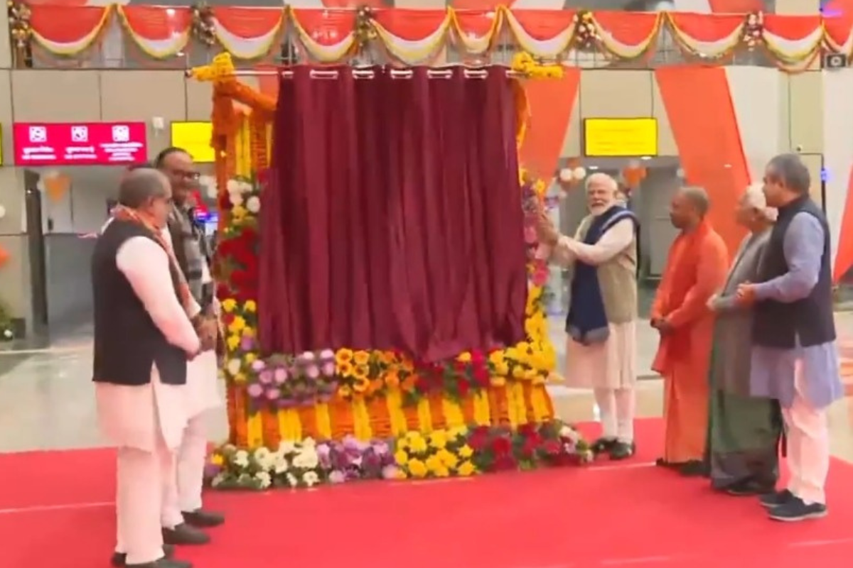 pmmodiinauguratesredevelopedayodhyarailwaystation