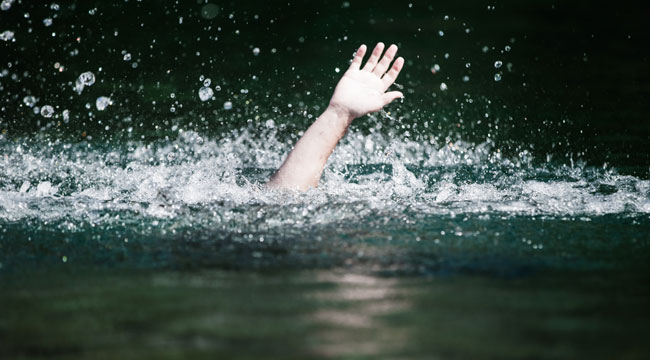fiveschoolstudentsdrownatkakinadabeachinandhra