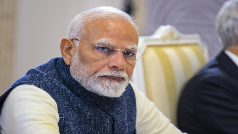 pmmodihitsoutatdelhiwbgovtfornotimplementingayushmanbharatscheme