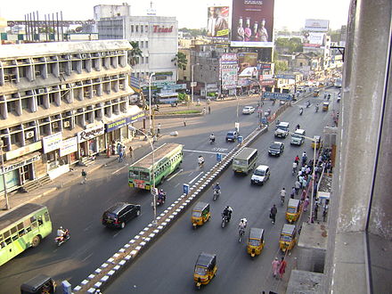 chennai:cracksappearonannasalairoad;inspectionclearspatchsafe