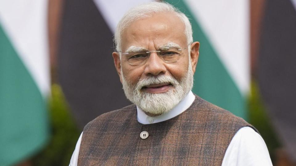 PM Modi Greets Pradhan on Birthday,Praises Him for NEP Implementation