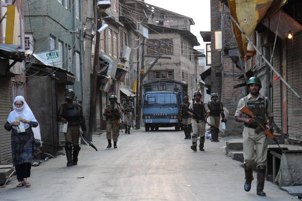 kashmirremainshutfor70consecutivedays