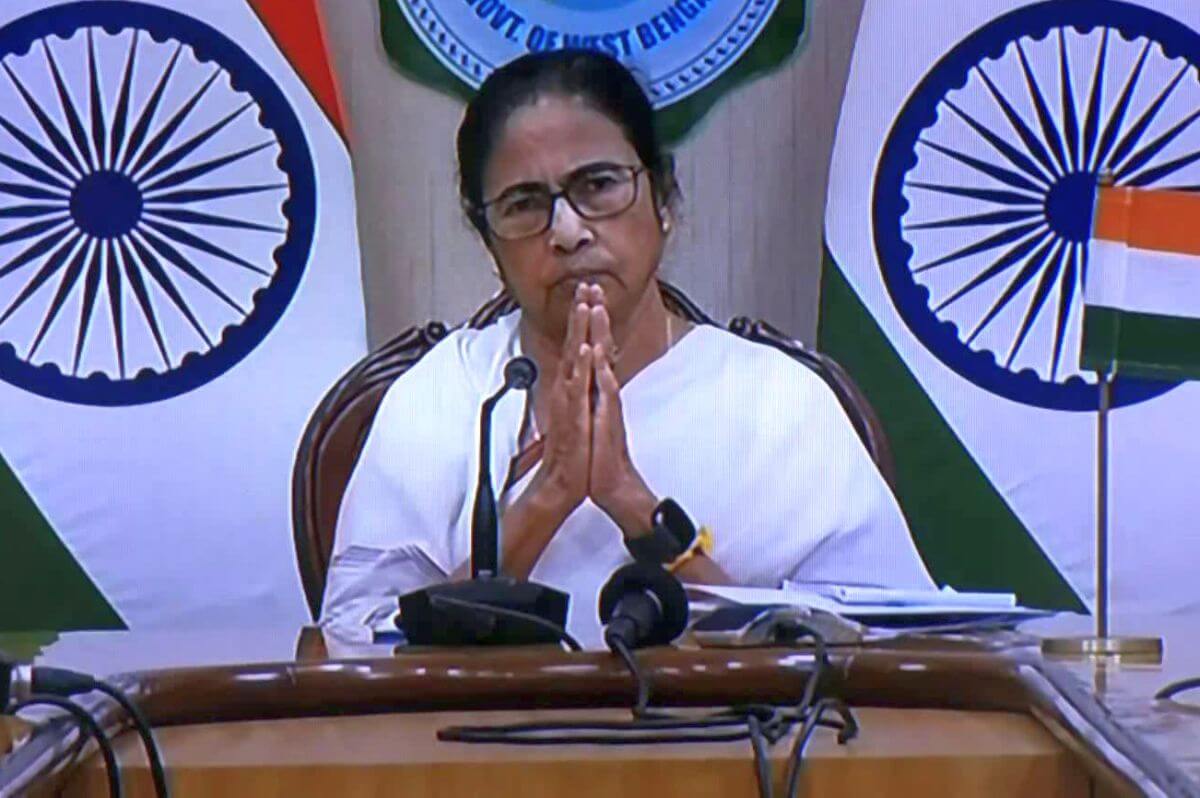 mamatabanerjeeofferstoresignaschiefministerforsakeofpeopleamidstandoffwithdoctors