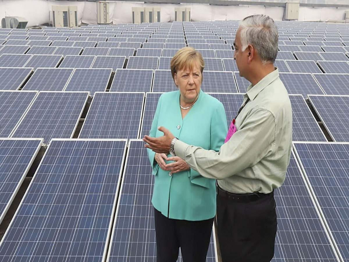 merkelvisitsdelhimetrostationfittedwithgermanyfundedsolarpanel