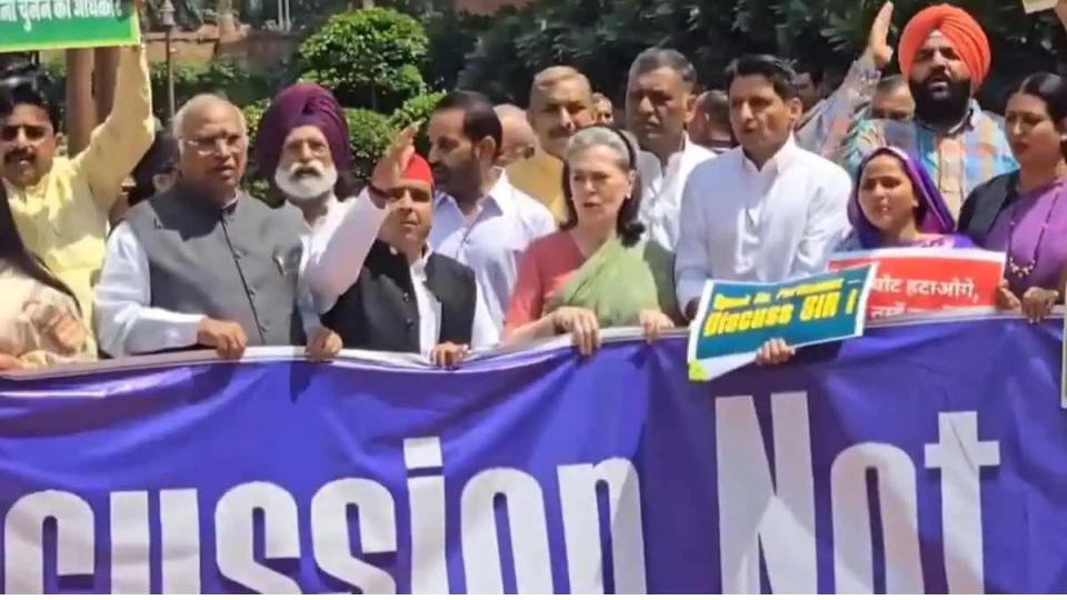 INDIA bloc protest against Bihar voter list revision