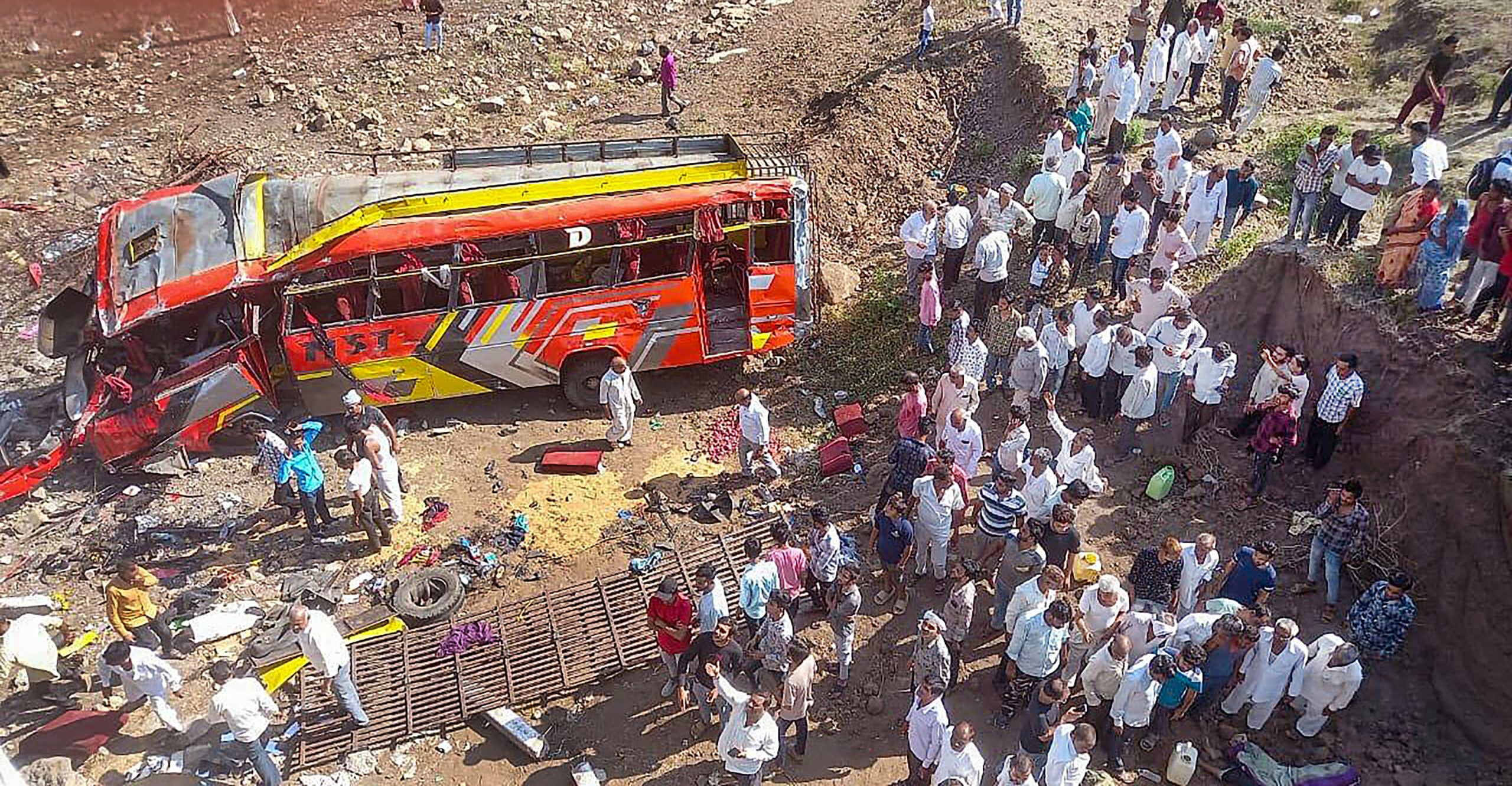 15killed25injuredasbusfallsfrombridgeinkhargonemp