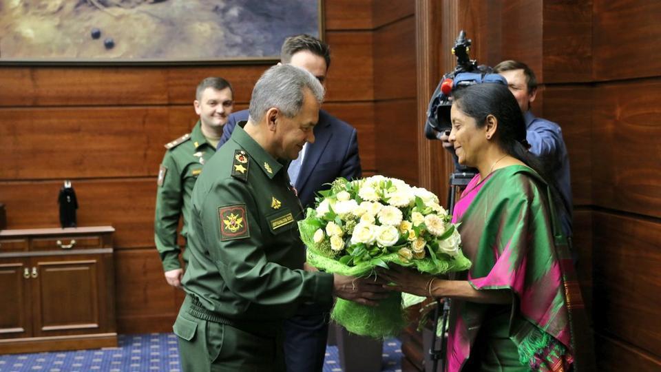 nirmalasitharamanmeetsrussiancounterpartdiscusseswaystostrengthendefencecoop