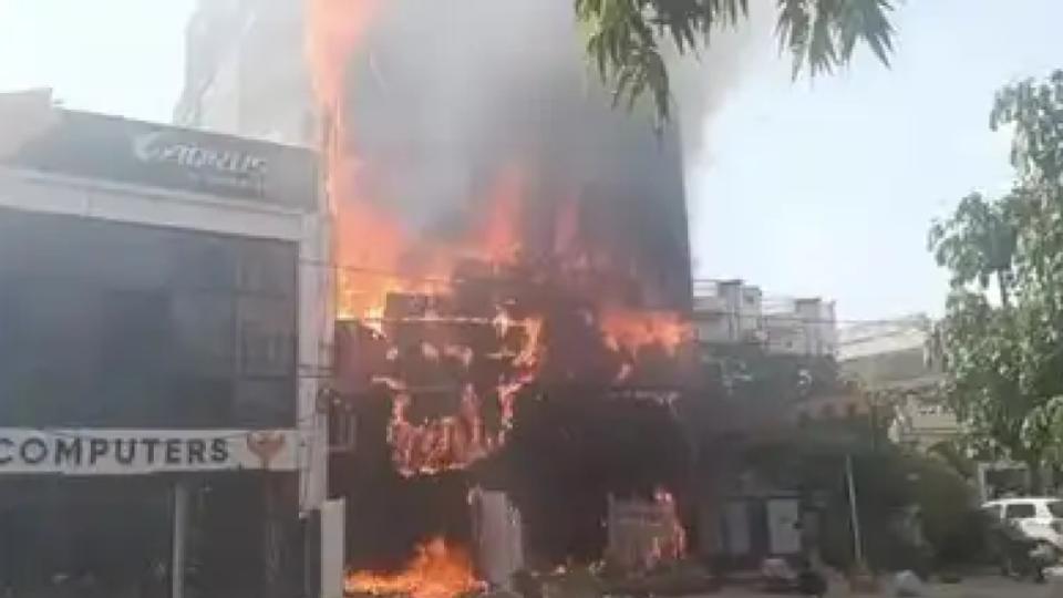 Fire breaks out at coaching centre in Lucknow