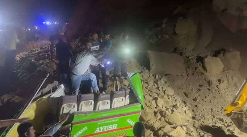 15 killed as landslide hits bus in Himachal Pradesh
