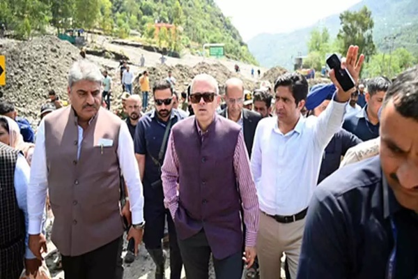 CM Omar Abdullah takes stock of situation in Jammu after intense shelling & drone attacks