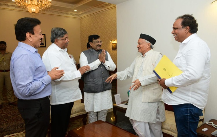 stalematecontinuesovergovtformationinmaharashtra