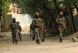 kupwarapolicearreststwoterroristassociatesinjk