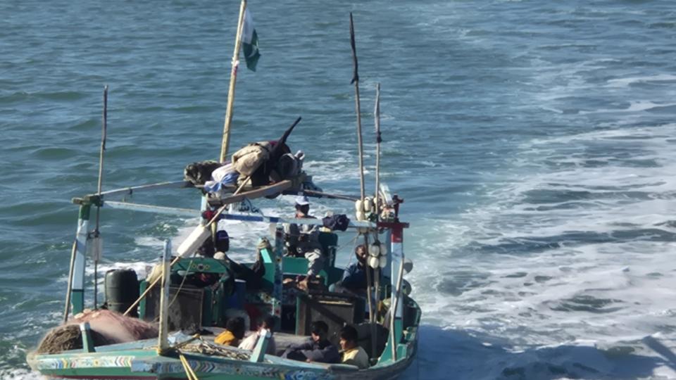 Indian Coast Guard seizes Pakistani boat, 11 crew detained