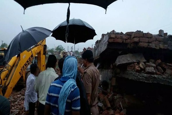 wallcollapseduetoheavyrainkillsfivepeopleofsamefamilyinrajasthan