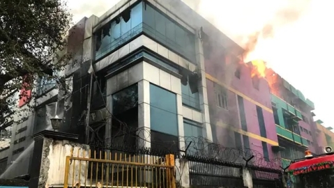 fireatcommercialbuildingindelhisnaraina