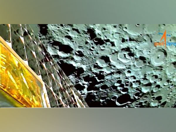 isroreleasesstunningimagesofmooncapturedbychandrayaan3afteritssuccessfullunarorbitiononaugust5