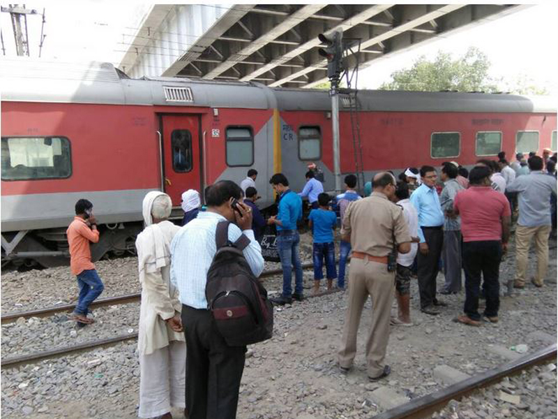 11coachesoflokmanyatilakacexpressderailnearunnaonooneinjured