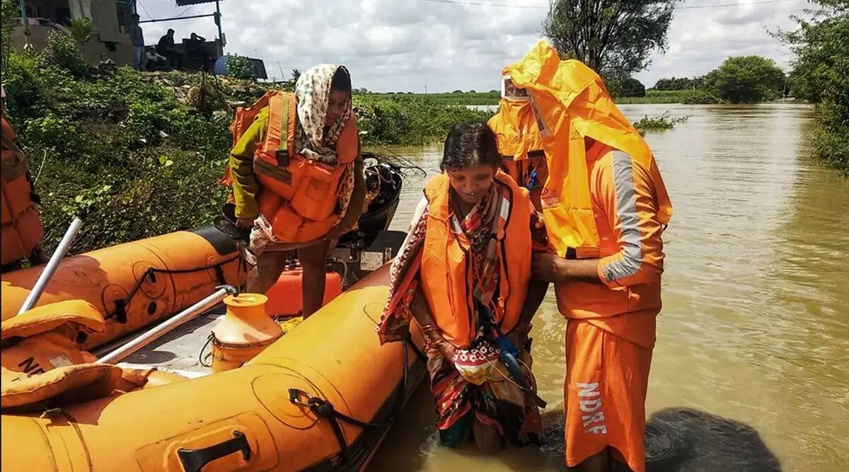 centralteamvisitsfloodaffectedareasinmaharashtra