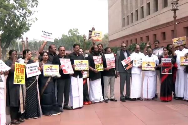dmkmpprotestsoutsideparliamentovernep
