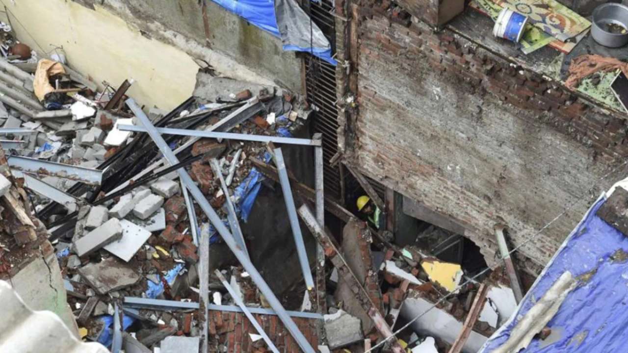 onedead16injuredafterbuildingcollapsesinbandrawestmumbai