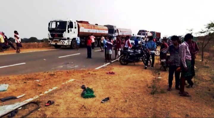 4killed20injuredasminitruckoverturnsinodishasbhawanipatna