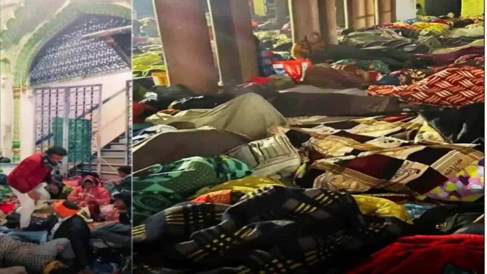 mosquesimambarasshelter26kstrandedpilgrimsafterstampedeinmahakumbh