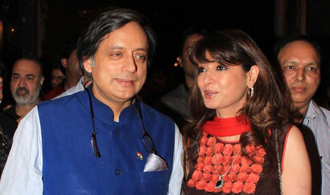 sunandapushkardeathcase:handedovercopiesofevidencetoshashitharoorsaysdelhipolicetocourt